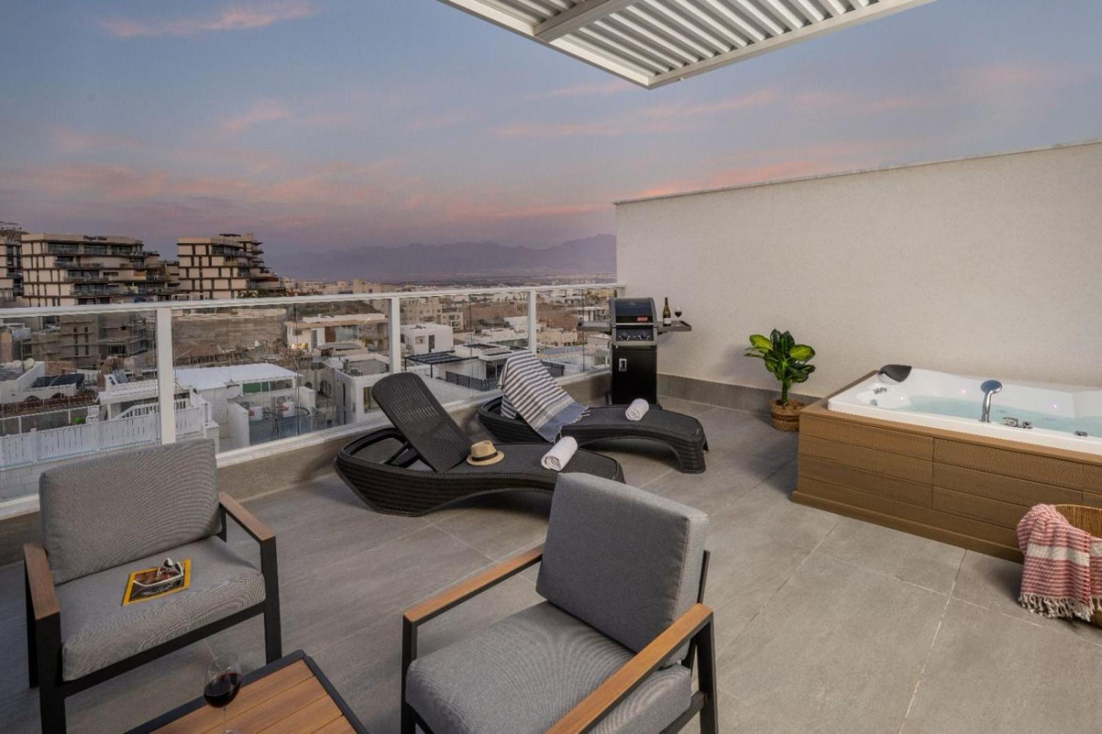 Ferienwohnung Mountain And Sea View - Penthouse With Private Pool Eilat Exterior foto